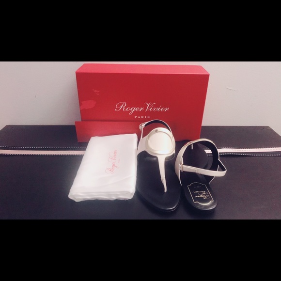 💐ROGER VIVIER💕 Round Buckle Leather Thong Sandal - Picture 2 of 8